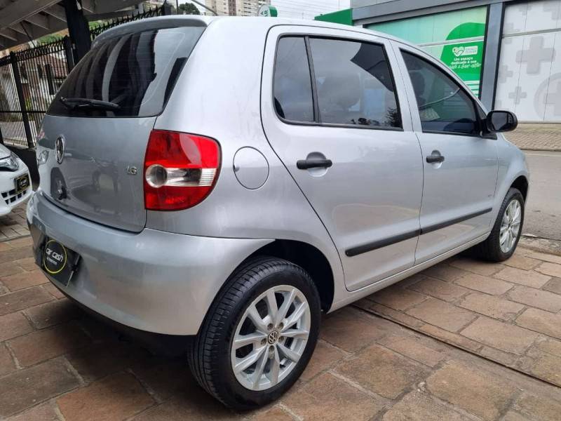 VOLKSWAGEN - FOX - 2006/2006 - Prata - R$ 26.900,00