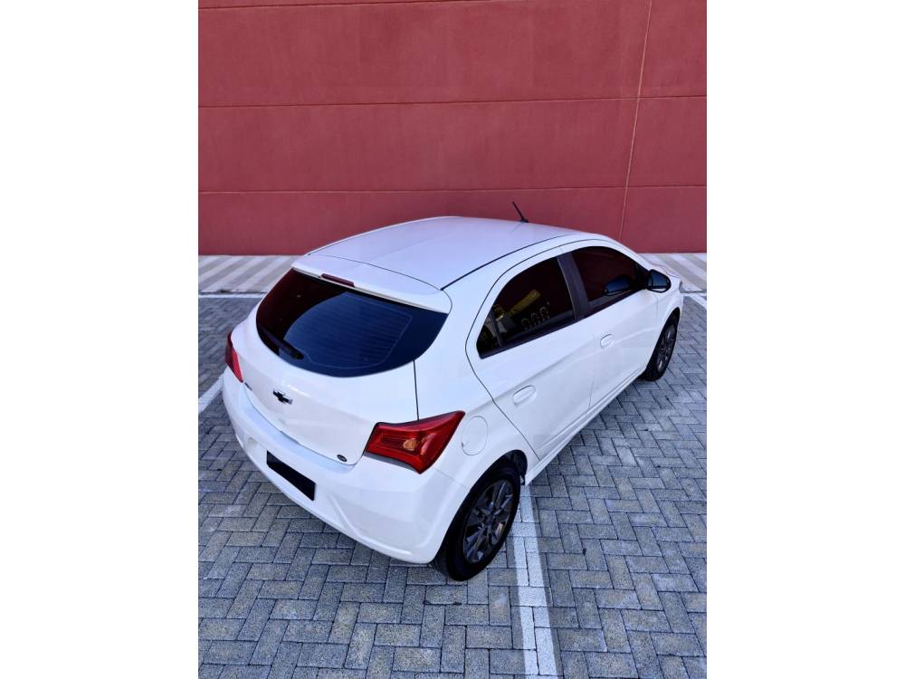 CHEVROLET - ONIX - 2021/2021 - Branca - R$ 62.900,00