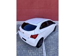 CHEVROLET - ONIX - 2021/2021 - Branca - R$ 62.900,00