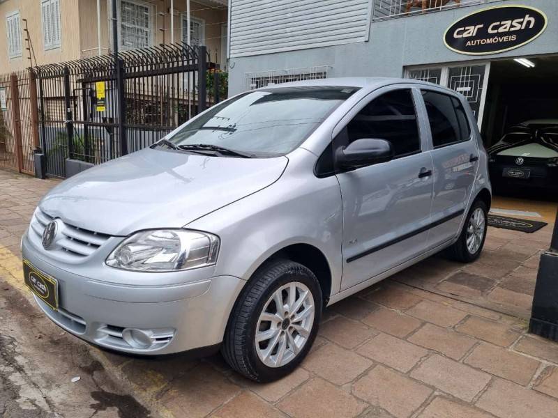 VOLKSWAGEN - FOX - 2006/2006 - Prata - R$ 26.900,00