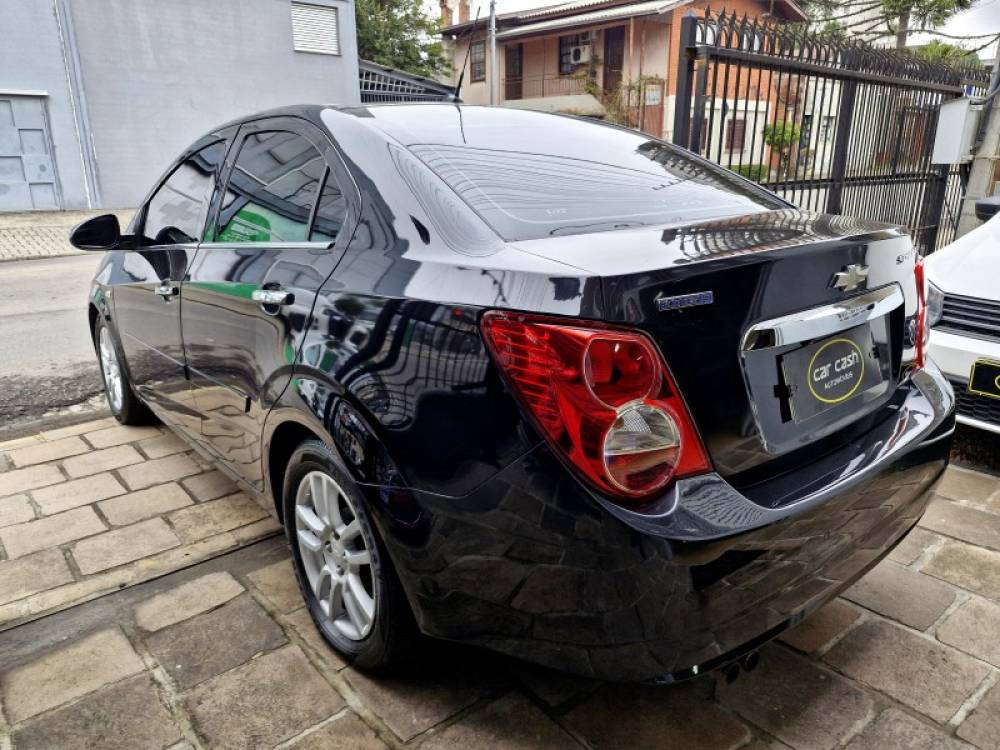 CHEVROLET - SONIC - 2013/2013 - Preta - R$ 42.900,00