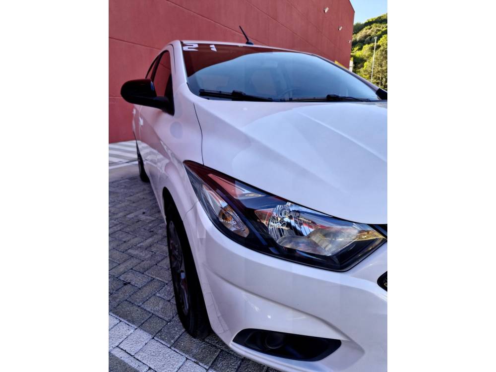 CHEVROLET - ONIX - 2021/2021 - Branca - R$ 62.900,00