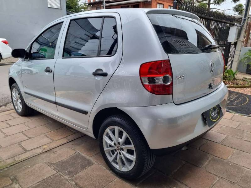 VOLKSWAGEN - FOX - 2006/2006 - Prata - R$ 26.900,00